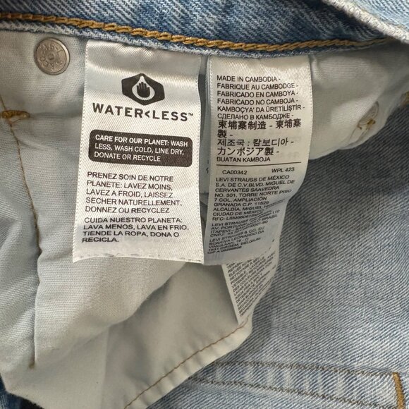 Levis 501 Womens Premium Original Fit Mom Jean Medium Wash Button Fly Size 27x32 - Picture 6 of 11